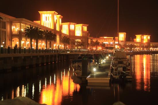 Shopping Center Souq Sharq